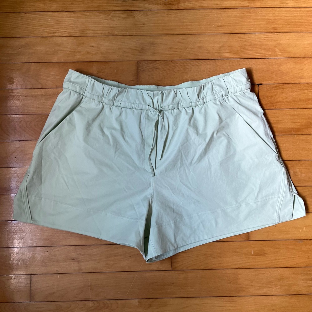 Lululemon Stretch High-Rise Shorts Mint Green XL Elastic Waist Drawstring